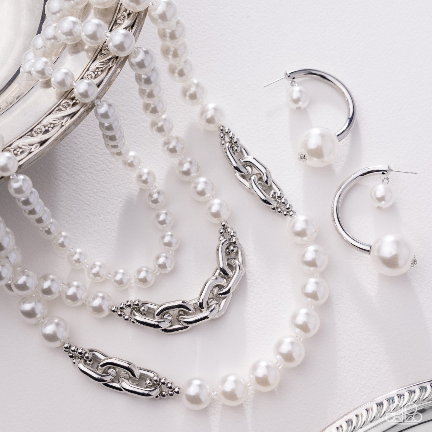 Fiercely 5th Avenue - Complete Look Paparazzi Pearl Set