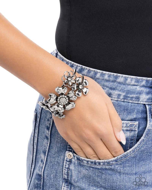 Paparazzi ♥ Bursting Bouquet - White ♥ Bracelet