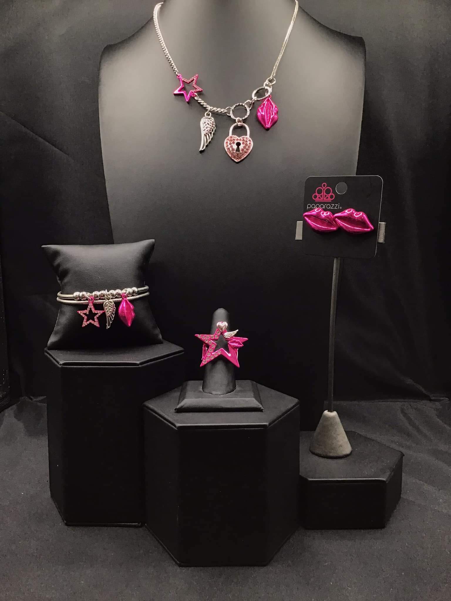 Paparazzi Sunset Sightings (May 2024 Fashion Fix Set) $20.00 $5 Jewelry with Janet Morgan Jewelry Set